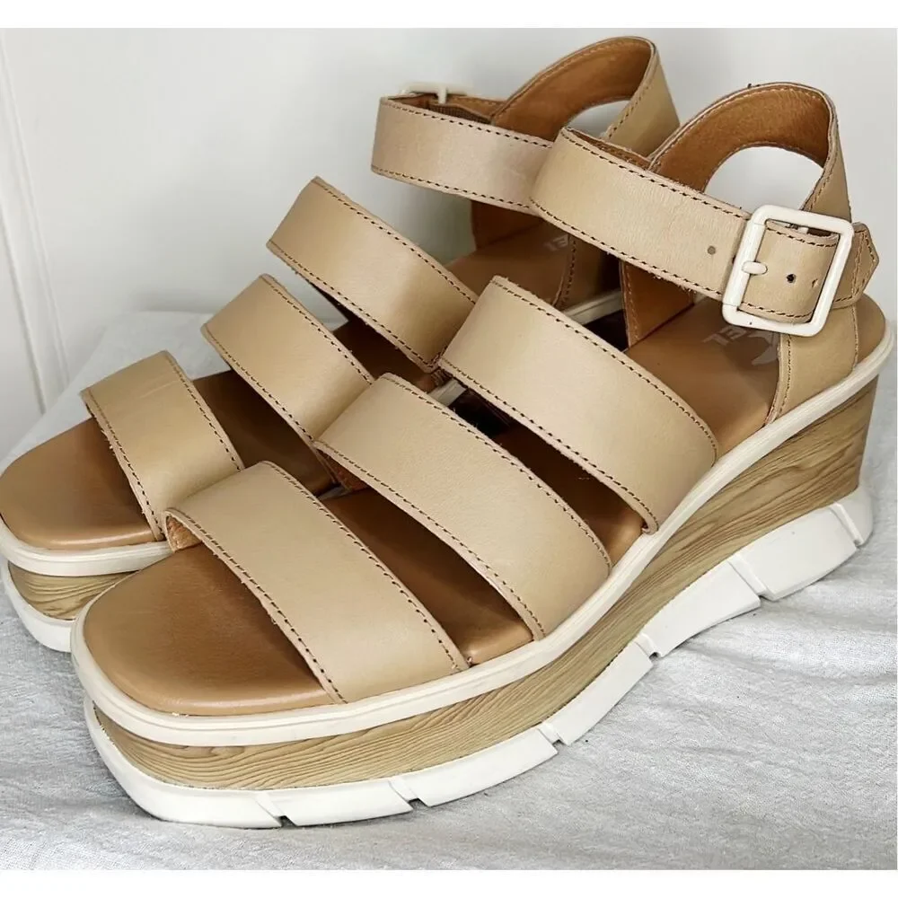 Sorel Joanie III Ankle Strap Wedge Platform Sandal in Honest Beige (Women) Size